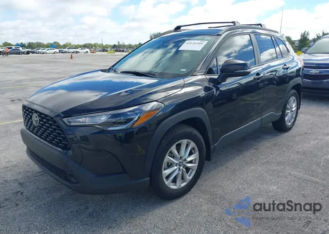 2023 Toyota Corolla Cross Le z USA, uszkodzony, nr VIN 7MUCAABG5PV072089